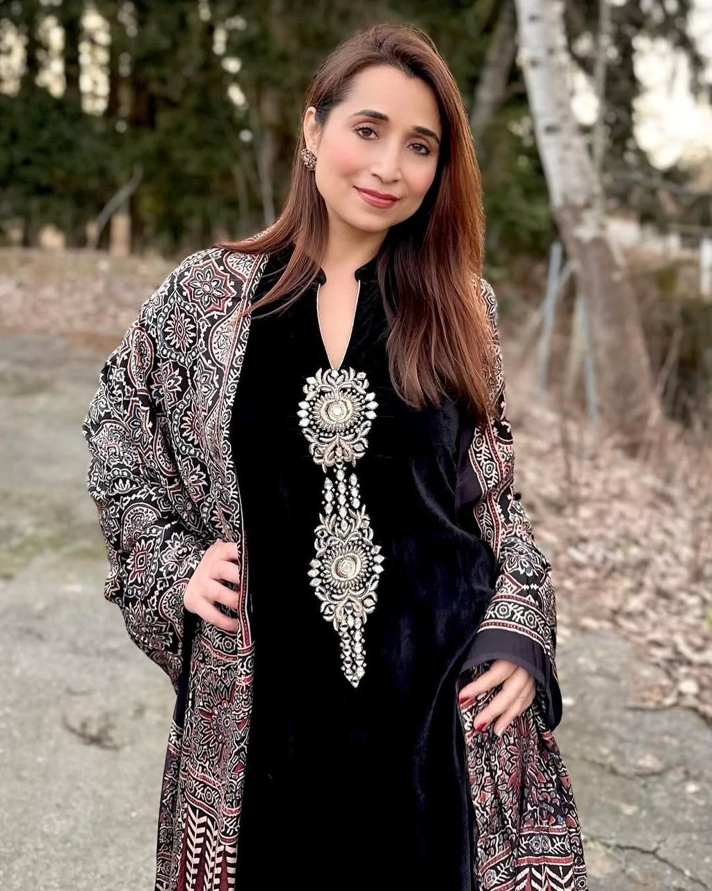 Kainaat Elegant Velvet Detailed Kurta with Designer Dupatta