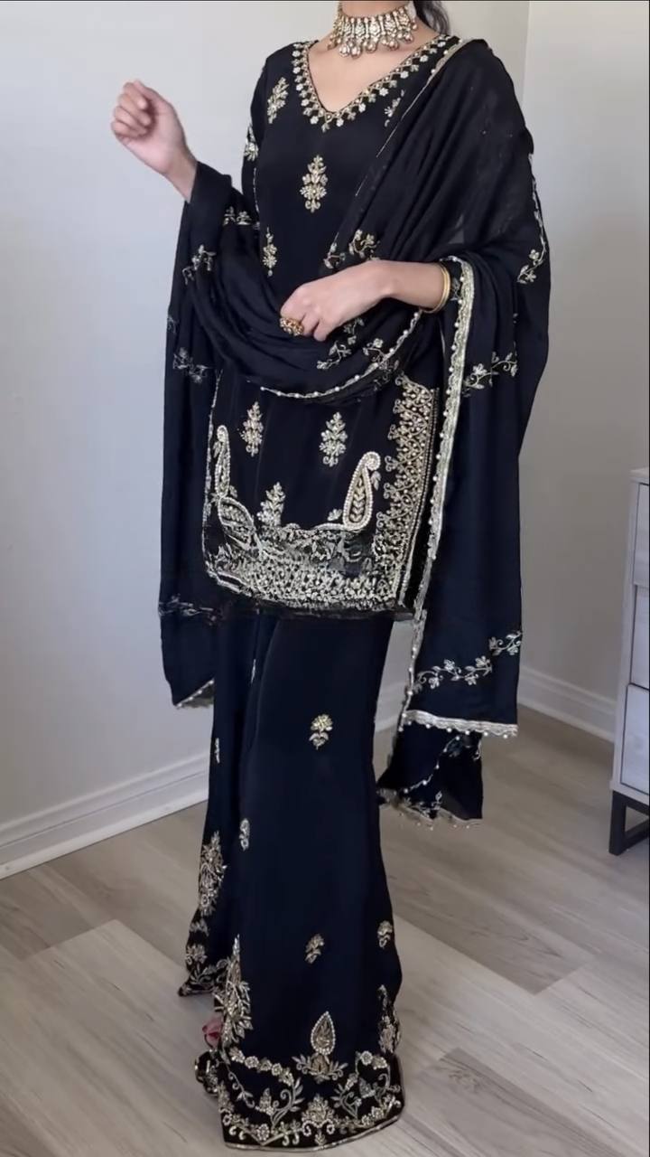 Noir Elegance Royal Embroidered Charm