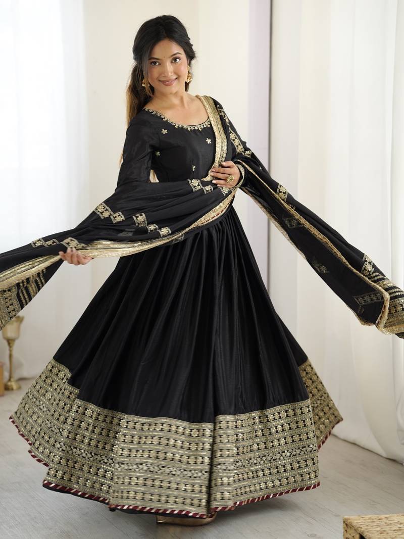 Aarti's Black Premium Anarkali Set