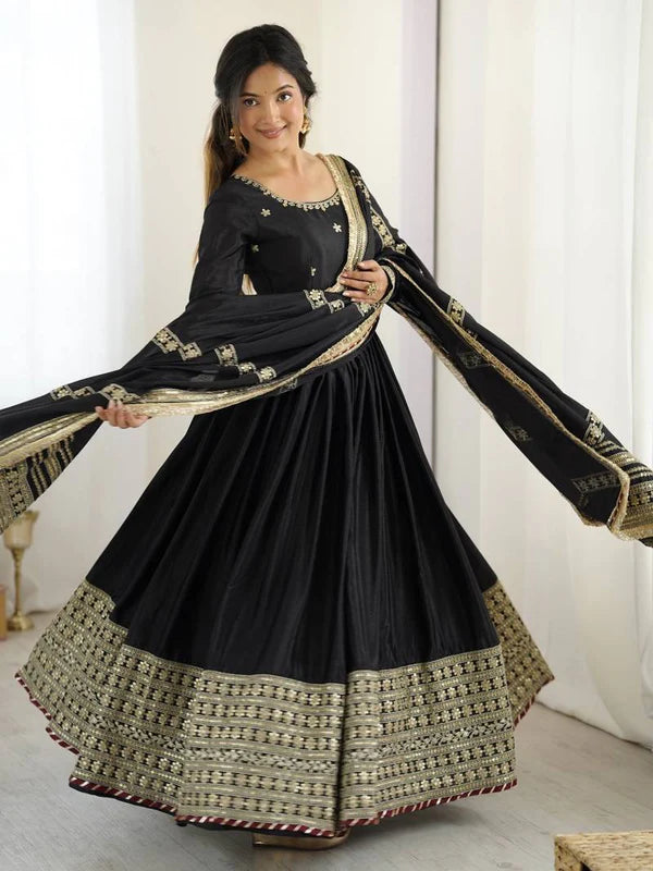 Aarti's Black Premium Anarkali Set