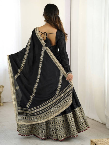 Aarti's Black Premium Anarkali Set