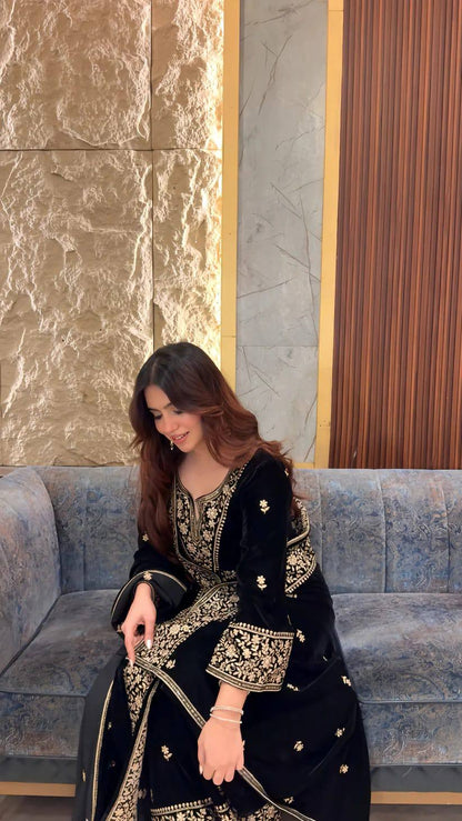 Glamorous Velvet Kurti-Plazzo Set – Elevate Your Wardrobe