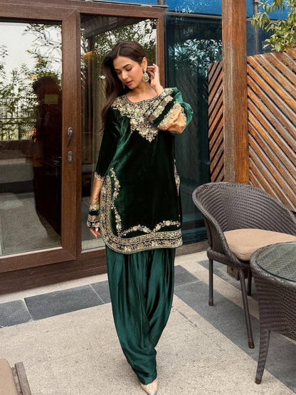 Kainaat’s Royal Emerald Velvet Suit Set
