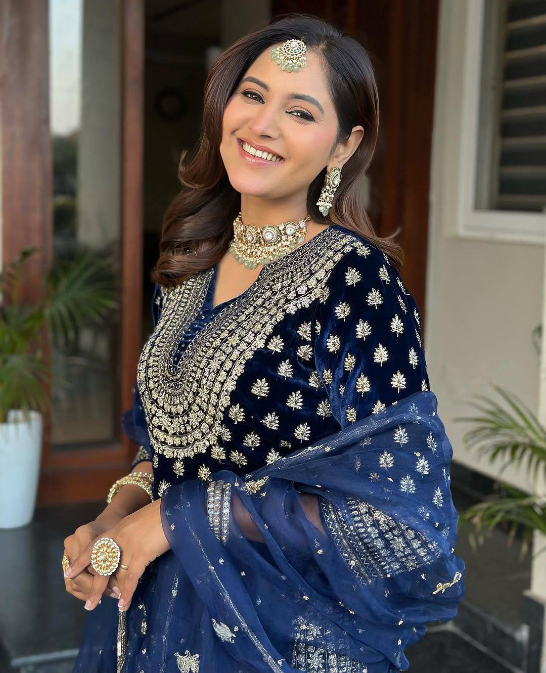 Raniya Premium Velvet Traditional Suit Set