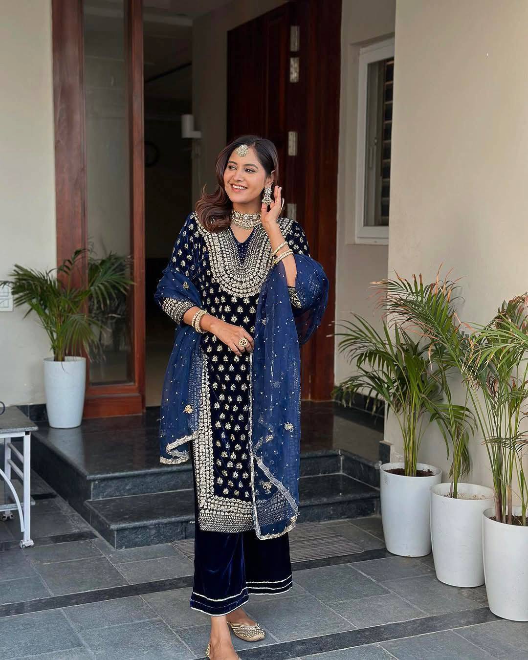 Raniya Premium Velvet Traditional Suit Set