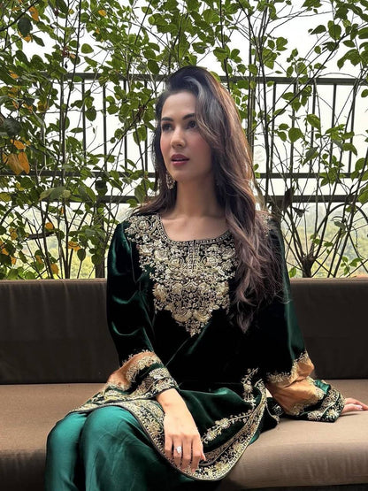 Kainaat’s Royal Emerald Velvet Suit Set