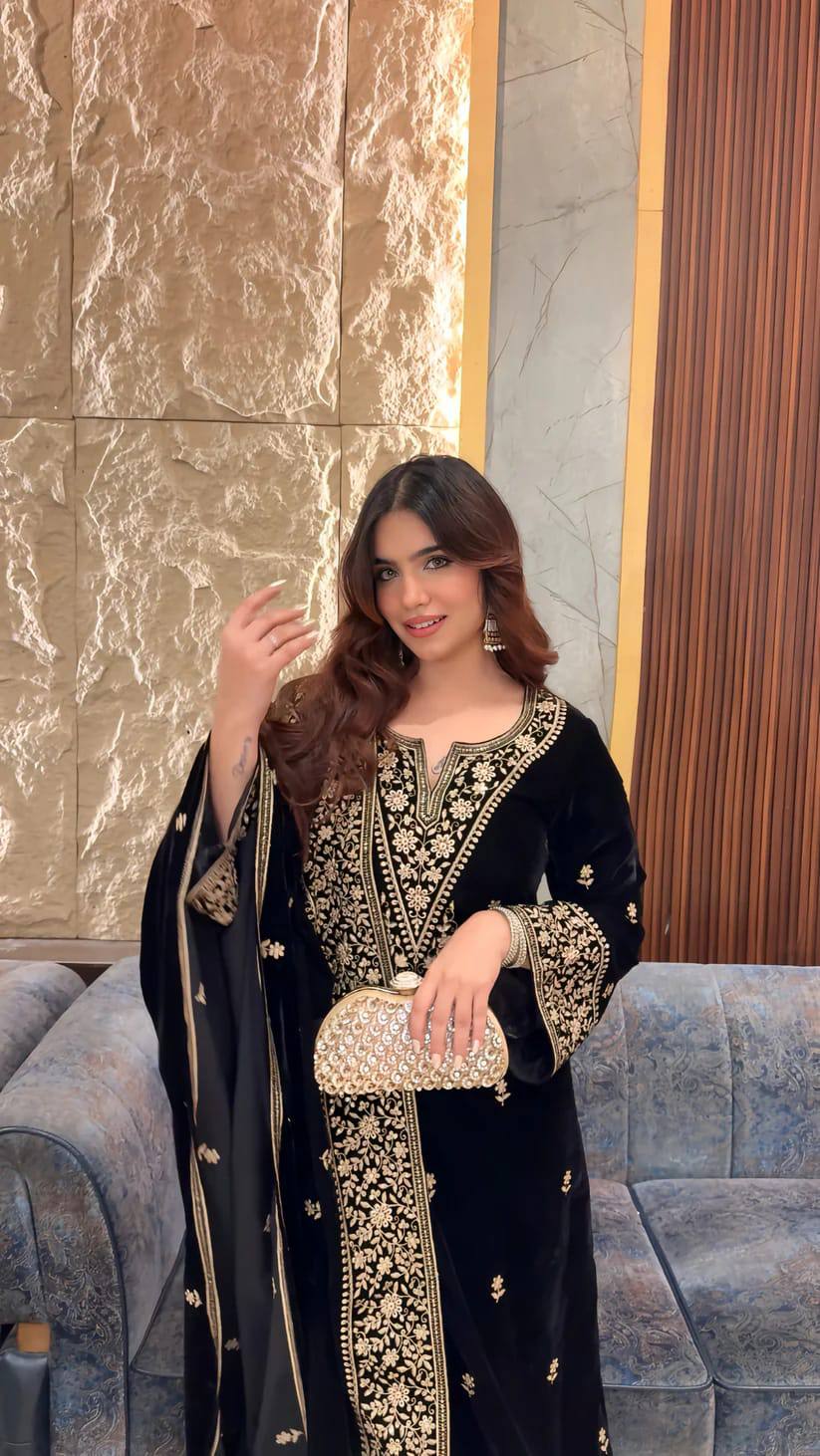Glamorous Velvet Kurti-Plazzo Set – Elevate Your Wardrobe