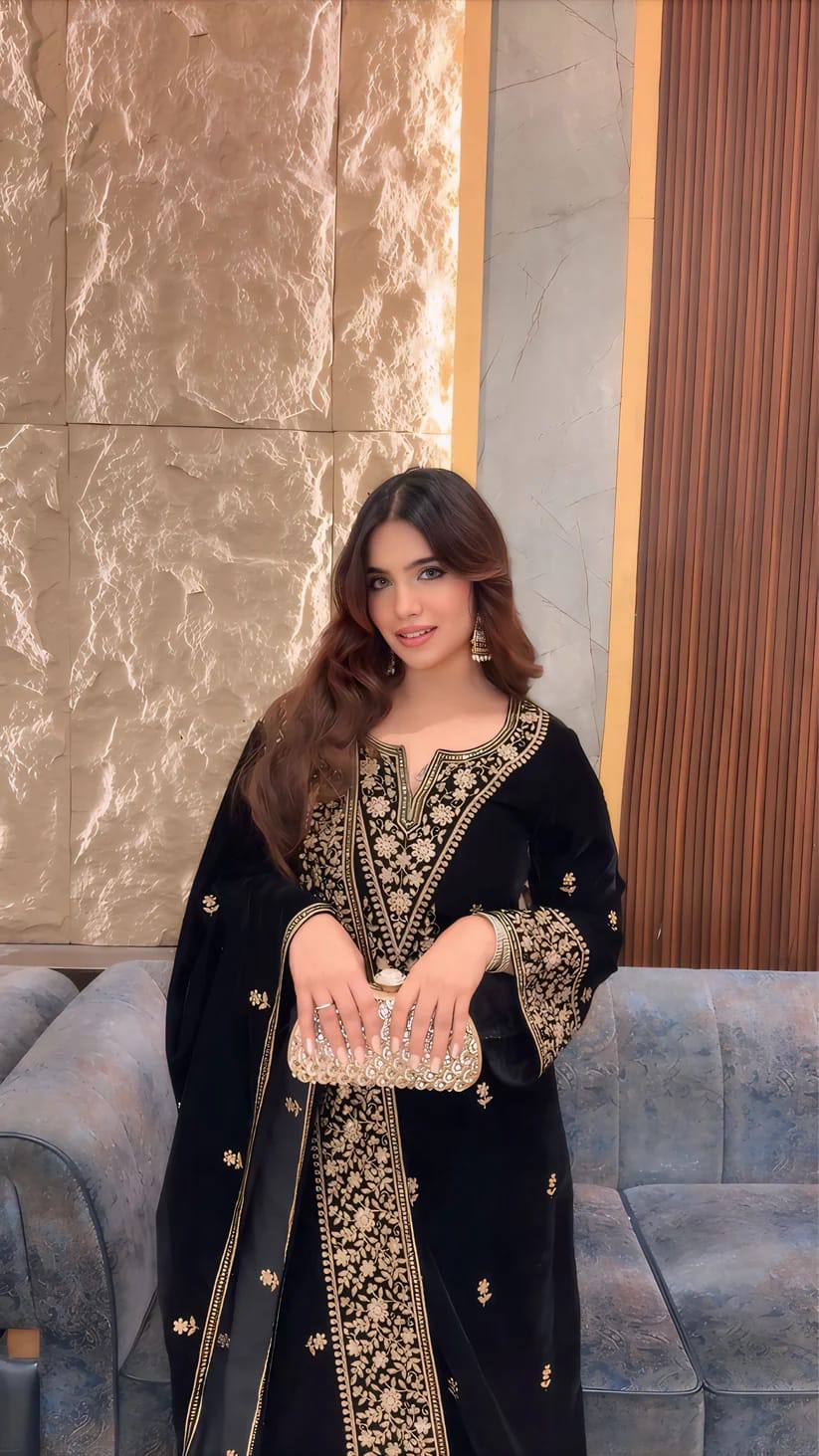 Glamorous Velvet Kurti-Plazzo Set – Elevate Your Wardrobe