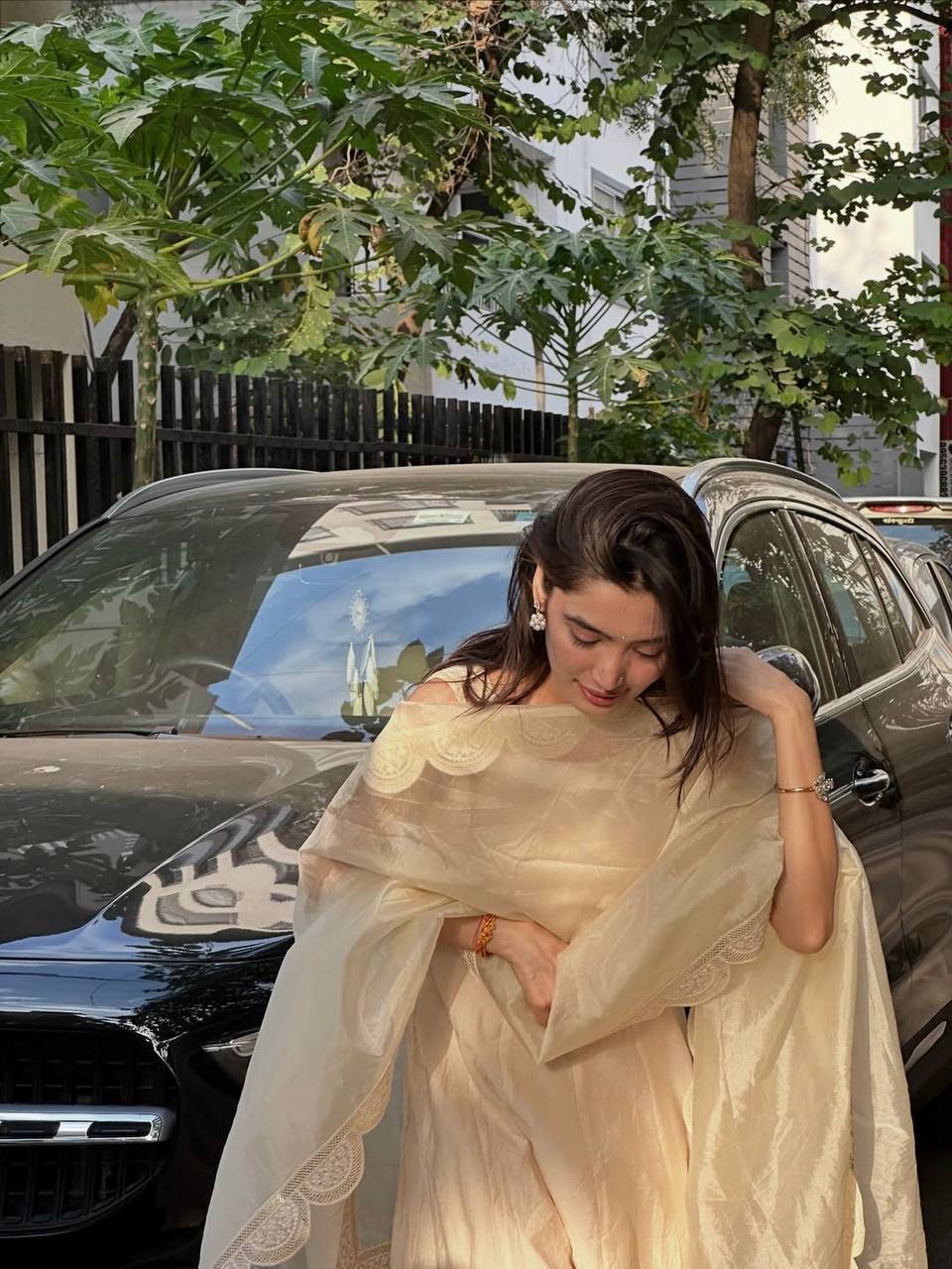 Elira Silk Bloom Gown Set