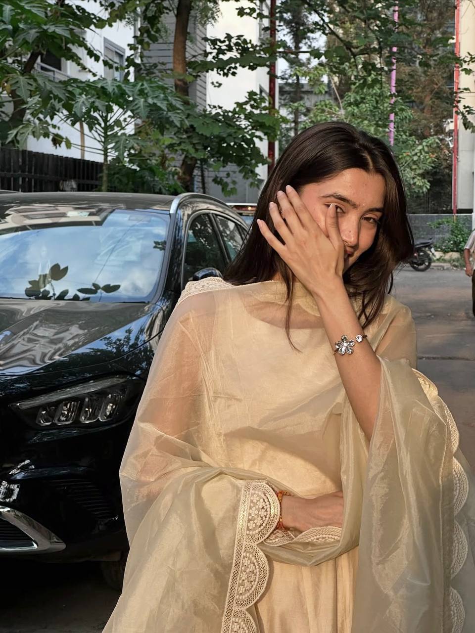 Elira Silk Bloom Gown Set