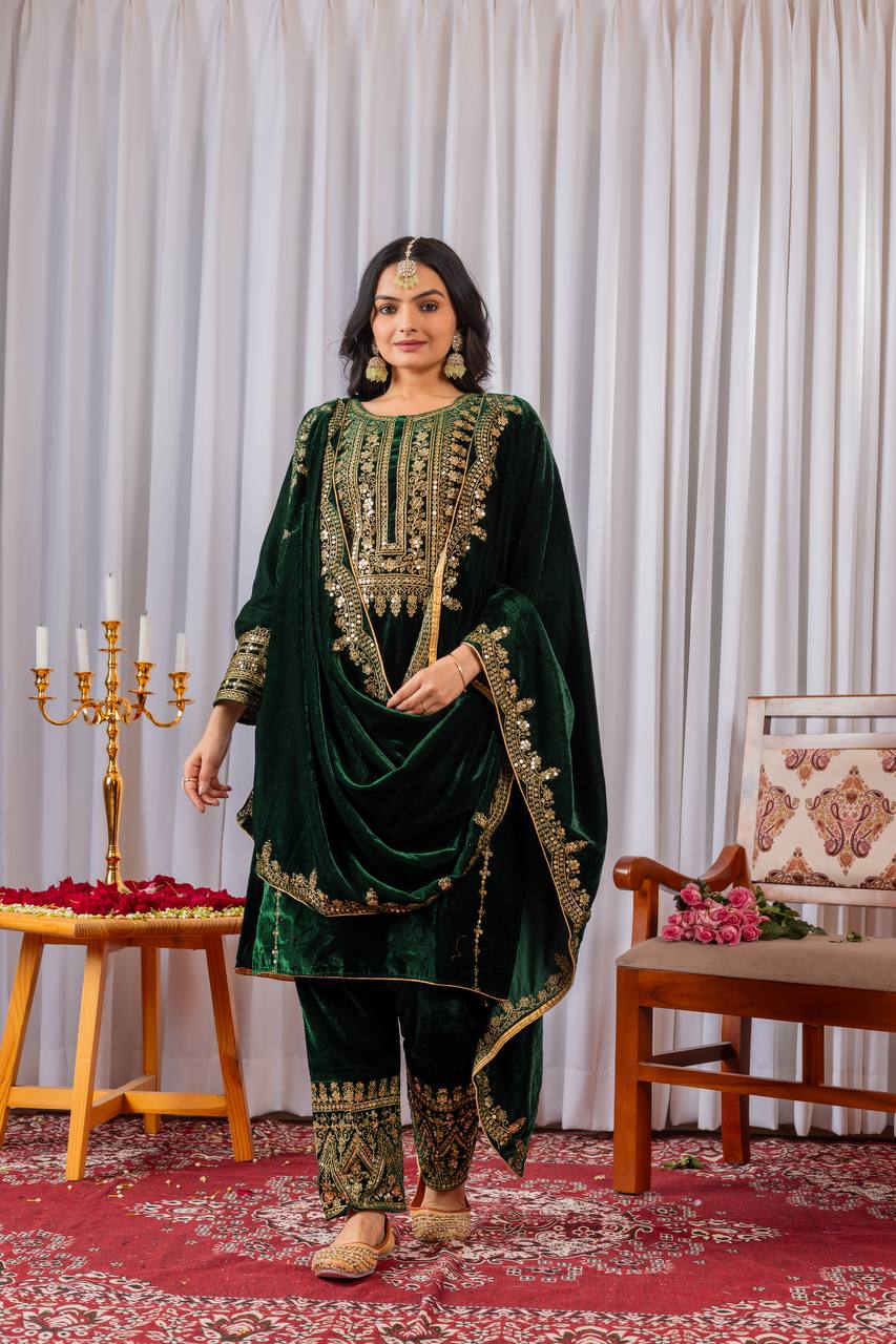 Ziyana Suit Set Pure Velvet Festive Essence