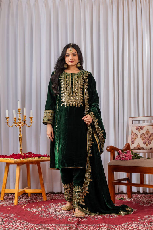 Ziyana Suit Set Pure Velvet Festive Essence