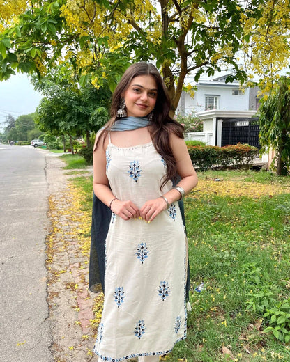 Elegance Woven in Blue & Ivory