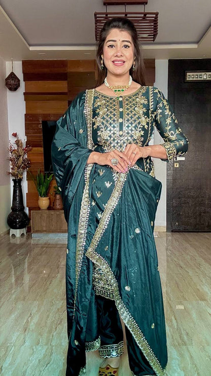 Emerald Aura Elegant Green Pure Cinon Silk