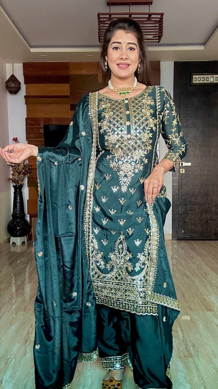 Emerald Aura Elegant Green Pure Cinon Silk