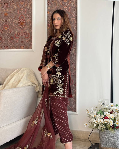 Mahira Velvet Embroidered Kurta Set