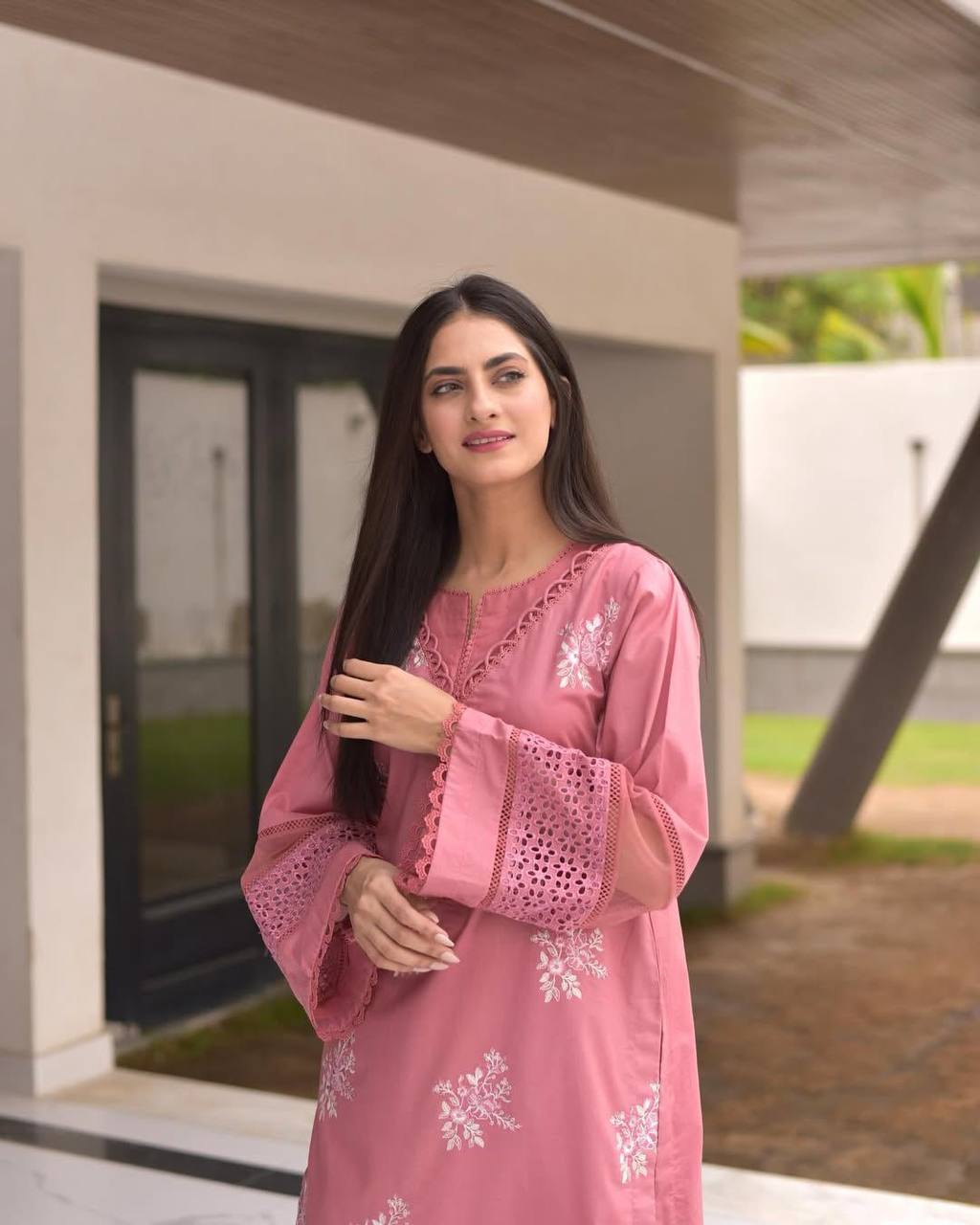 Zarposh Roman Silk Fabric Top And Pant With Silver Chiffon Dupatta