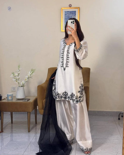 Inaaya Monochrome Muse Heritage Motif Embroidery Off-White Kurta Set