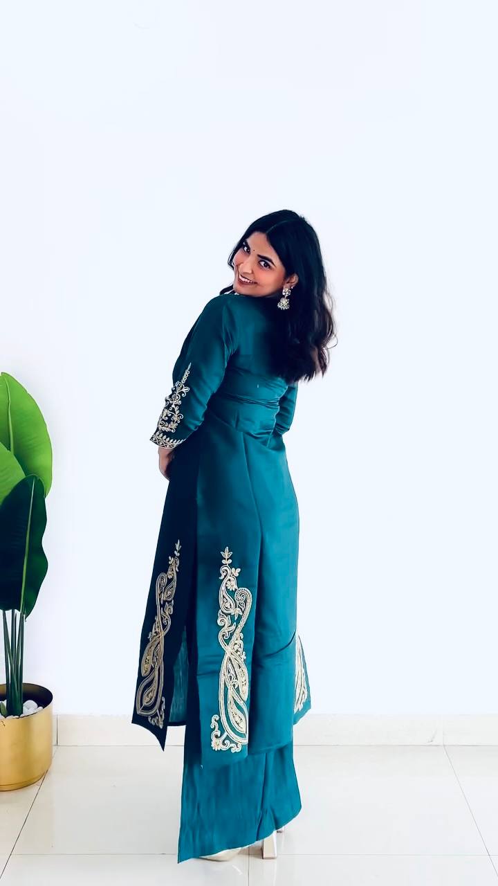 Tisya Teal Tones Of Tradition Heavy Roman Silk Suit