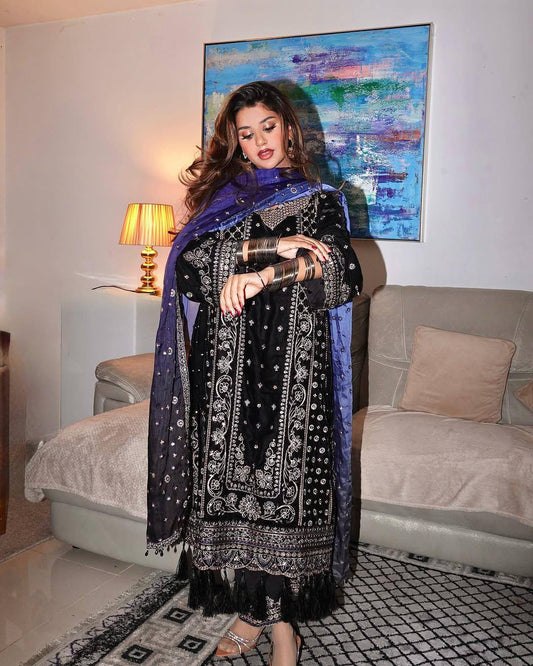 Zarrah Noir Heavy Embroidered Velvet Suit Set