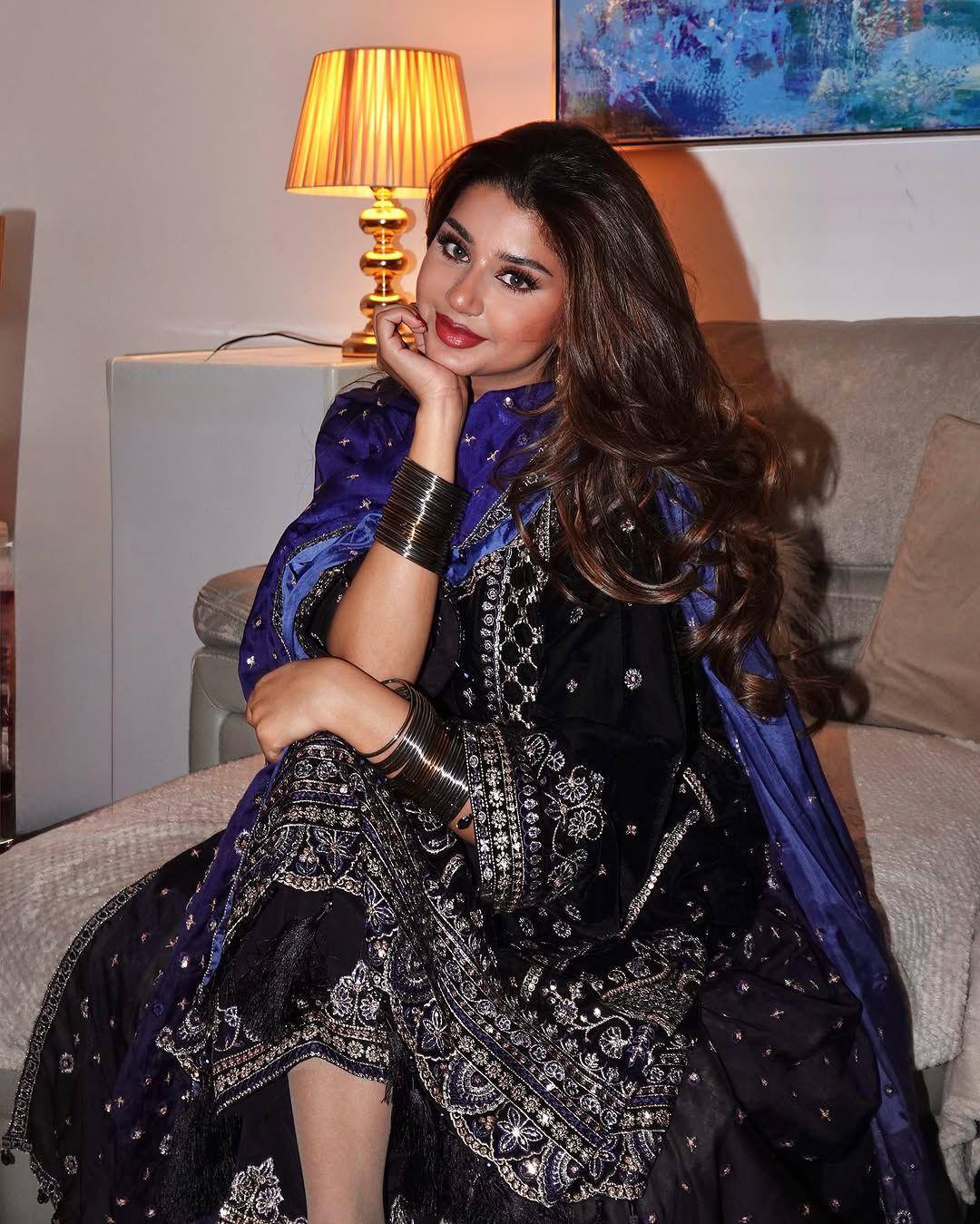 Zarrah Noir Heavy Embroidered Velvet Suit Set