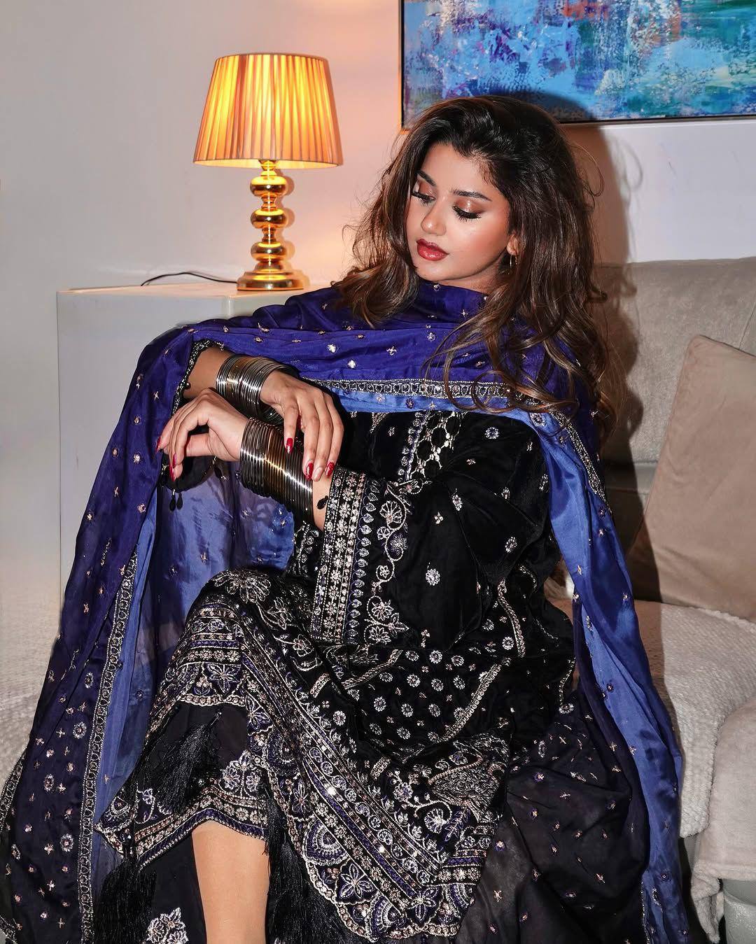 Zarrah Noir Heavy Embroidered Velvet Suit Set