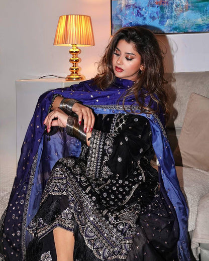 Zarrah Noir Heavy Embroidered Velvet Suit Set