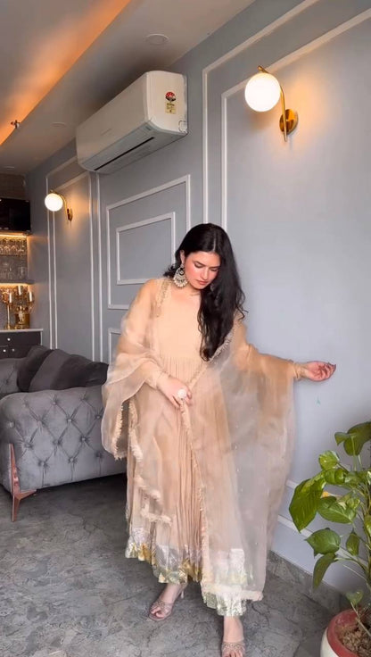 Sunehri Lahza Flowing Anarkali Kurta Set