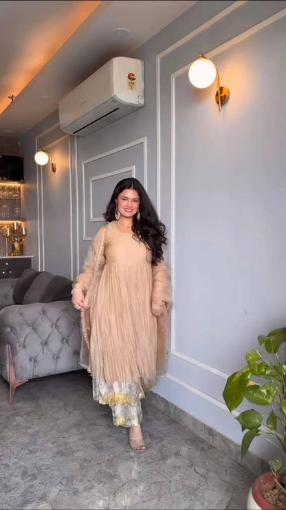Sunehri Lahza Flowing Anarkali Kurta Set